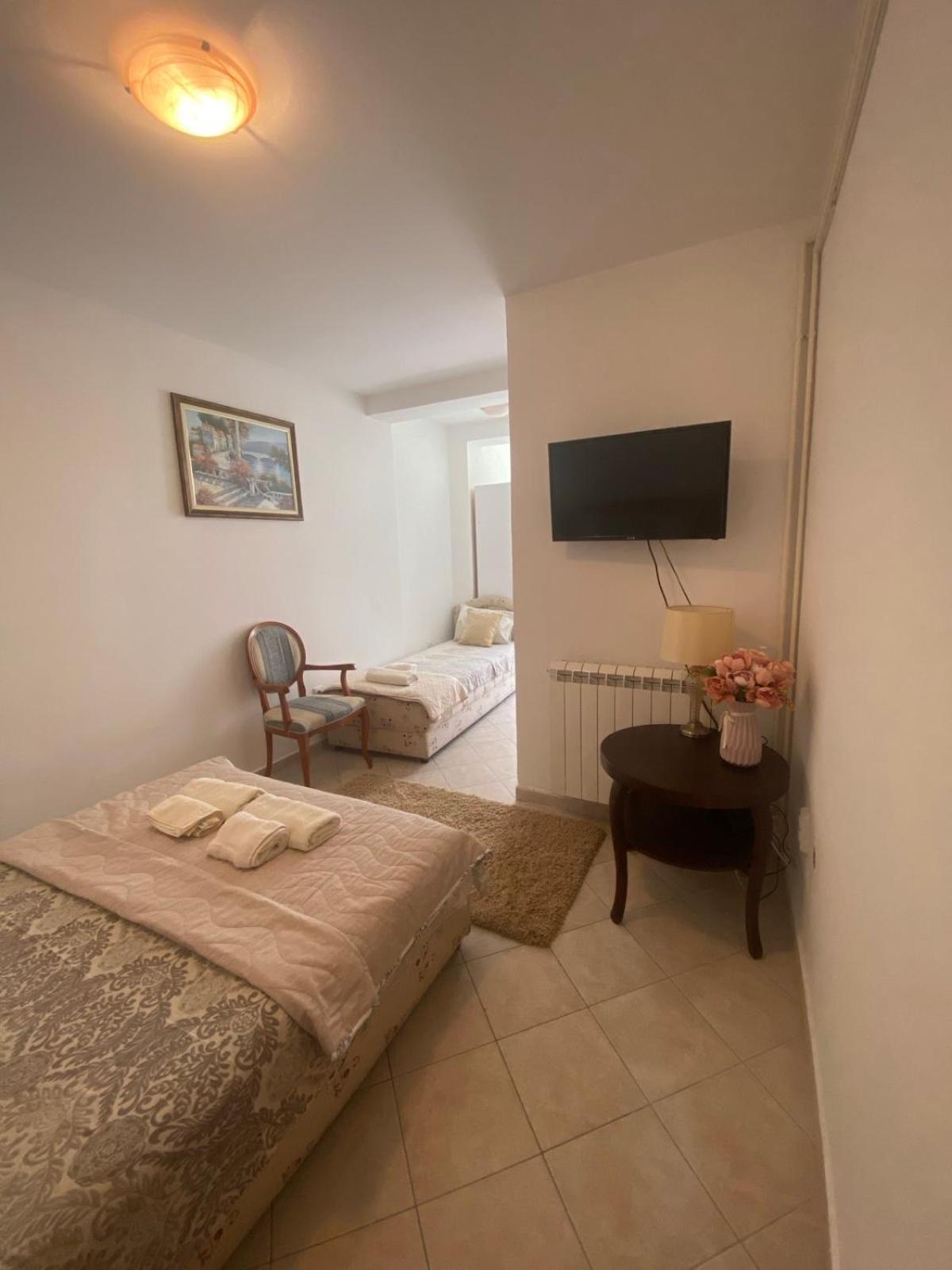 Miomir Perazic Apartments Petrovac Exterior photo